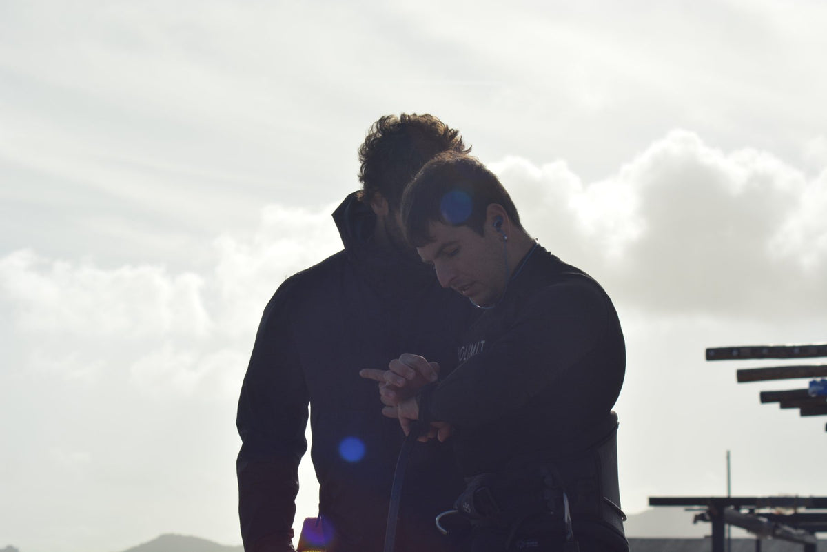 Kitesurfer fitting SEAR Plugs before rigging up
